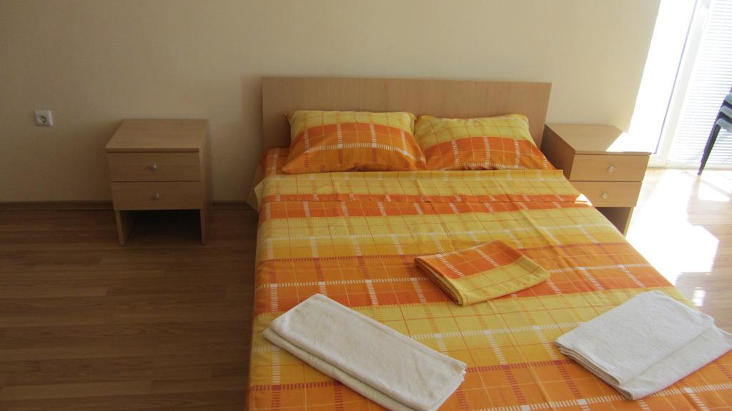 Apartments Bizone Kavarna Habitación foto